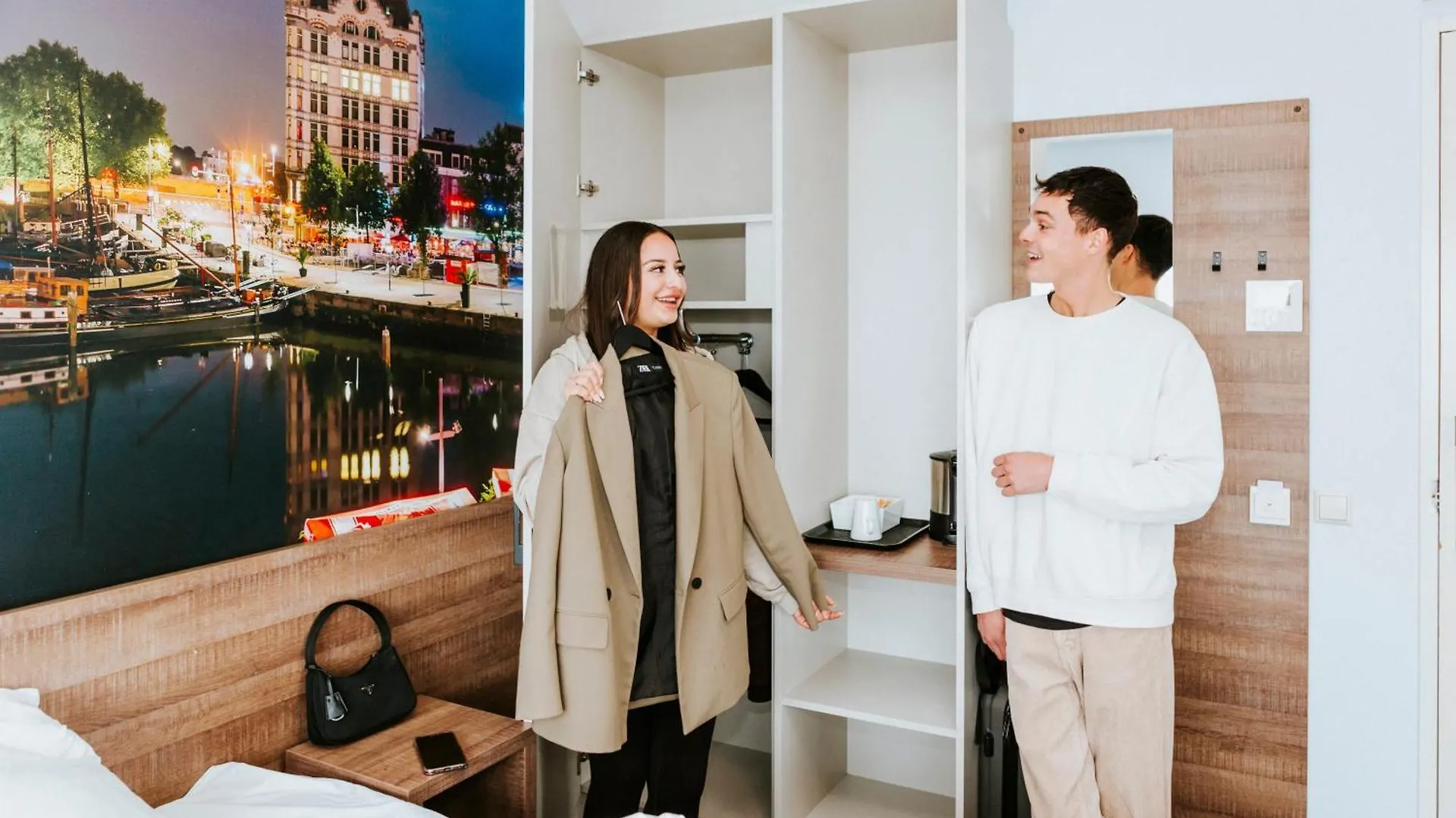 Rotterdam Teleport Hotel